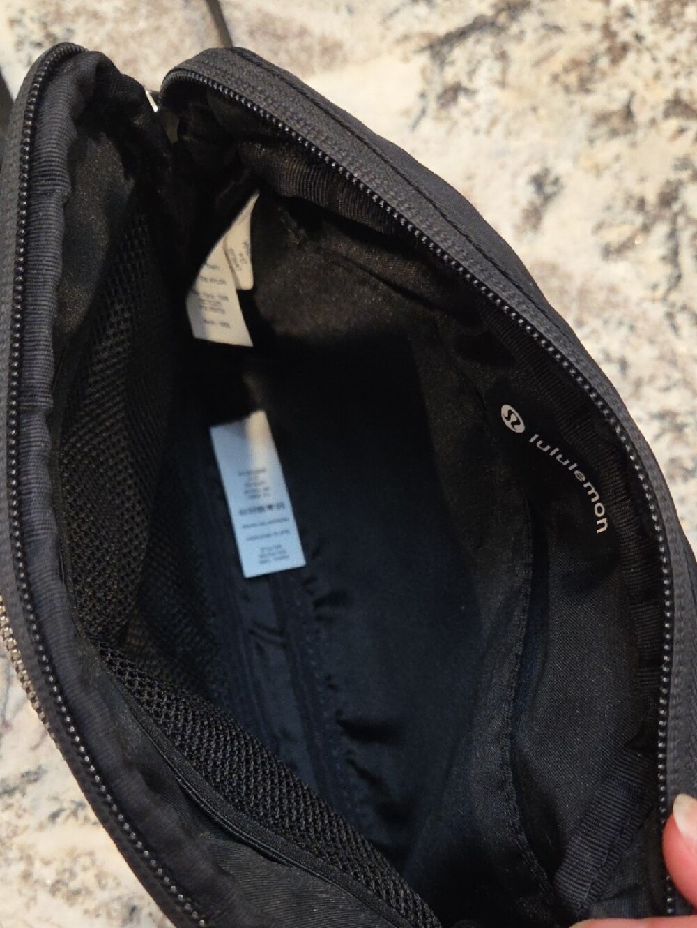 lululemon 2L Black Crossbody Bag - Picture 4 of 13